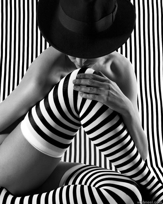 2-girl-black-and-white-photography.jpg