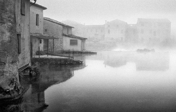 07-gtomelleri_borghetto-tra-la-nebbia-e3.jpg