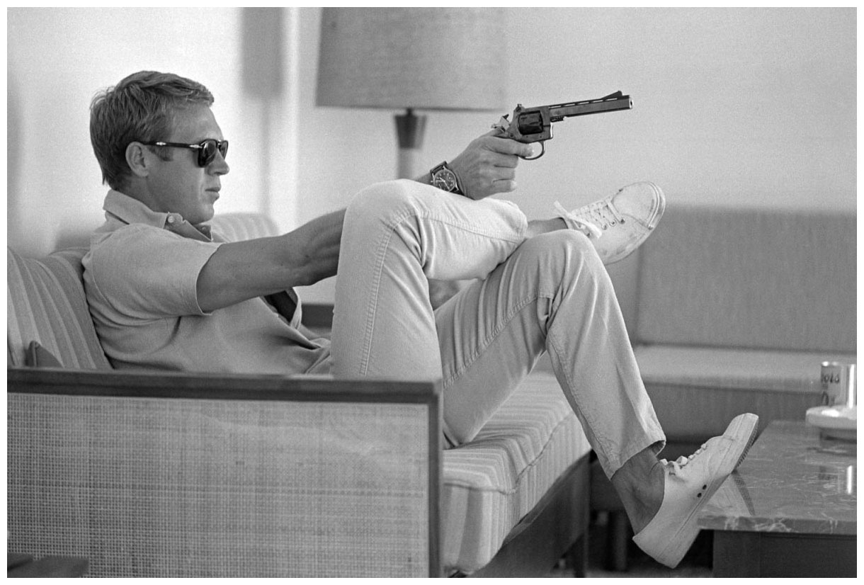 steve-mcqueen-photo-john-dominis-time-life-pictures_getty-images_at-his-bungalow-in-palm-springs-steve-mcqueen-practices-his-aim-before-heading-out-for-a-shooting-session-in-the-de.jpg
