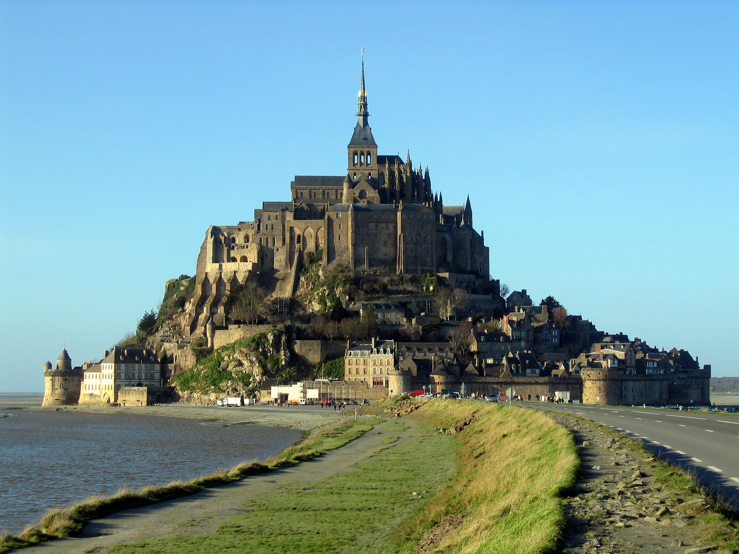 Mont_Saint-Michel_en_gros_plan.jpg