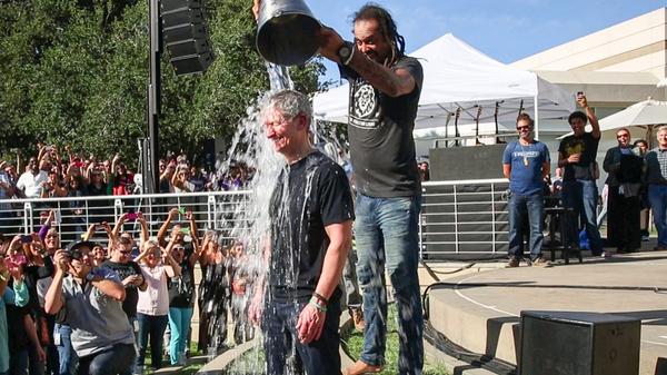 Tim-Cook-Ice-Bucket-Challenge.jpg