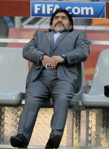 Maradona%2Bscratching%2Bhis%2Bballs.jpg