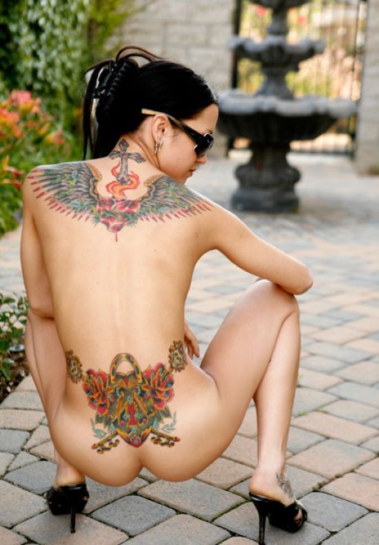 girls_with_tattoos_28.jpg