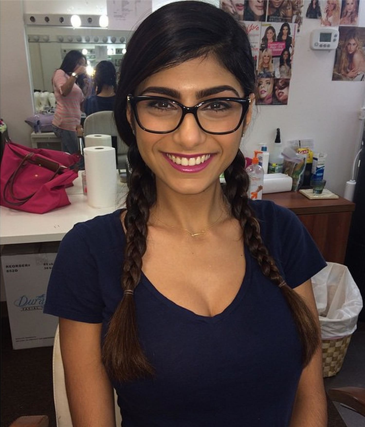 150106-mia-khalifa-830a_bcc977bc287eeeb9c3148b332b0e1a7b.jpg