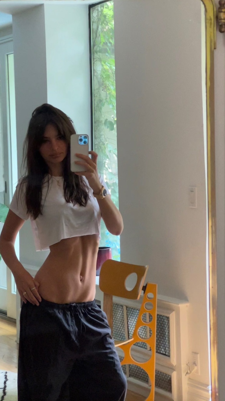 740full-emily-ratajkowski.jpg