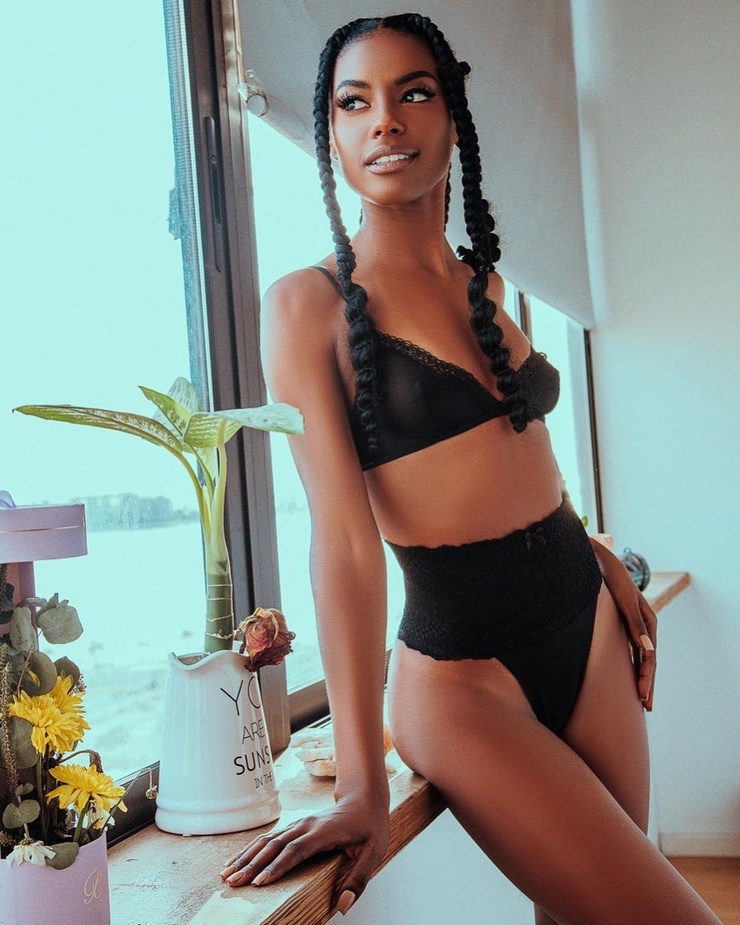 740full-sharam-diniz.jpg