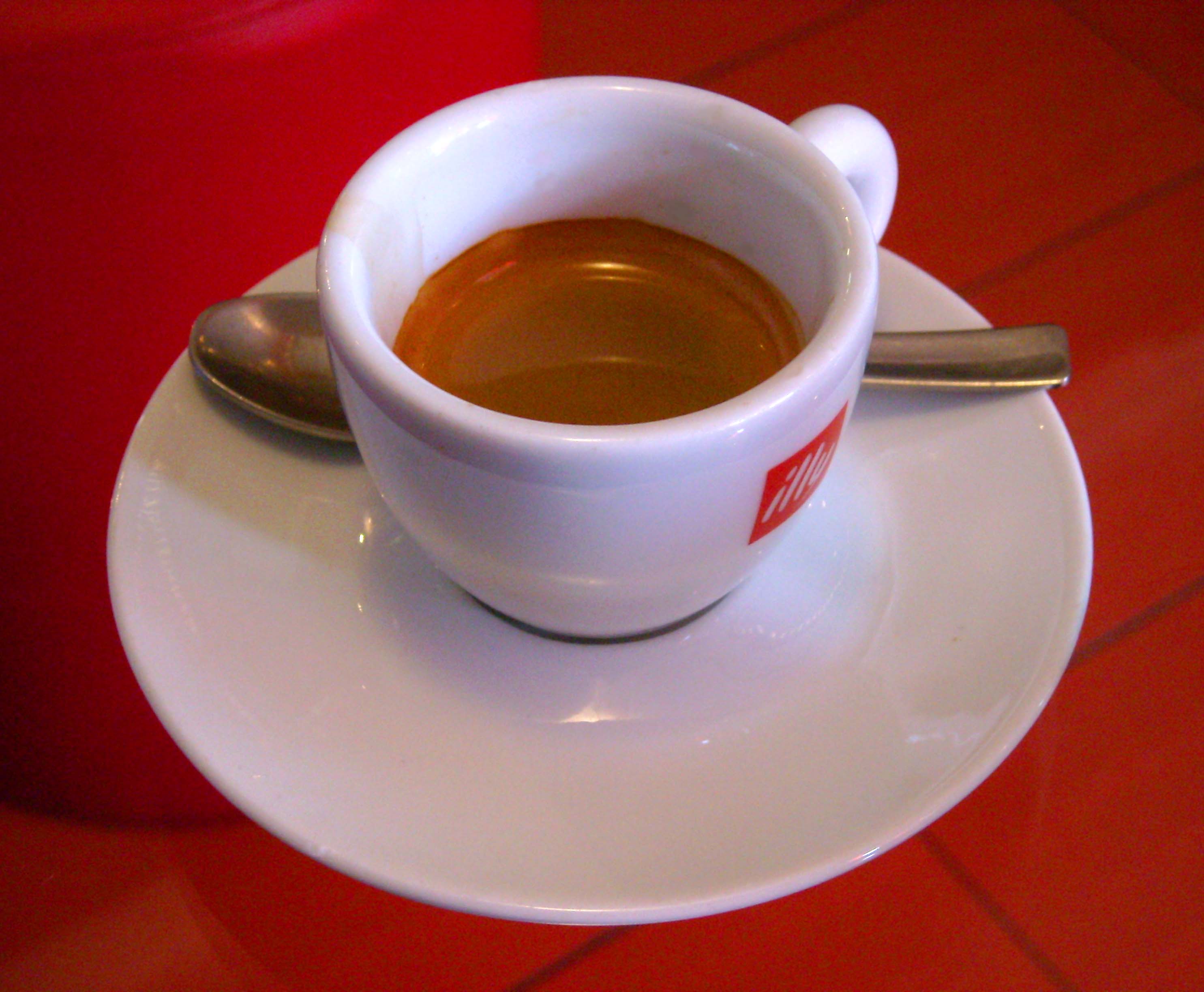 Tazzina_di_caff%C3%A8_a_Ventimiglia.jpg