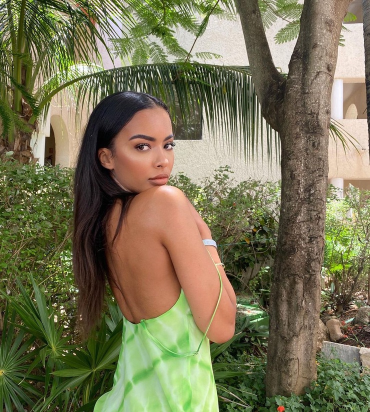 740full-sharlena-hassani.jpg