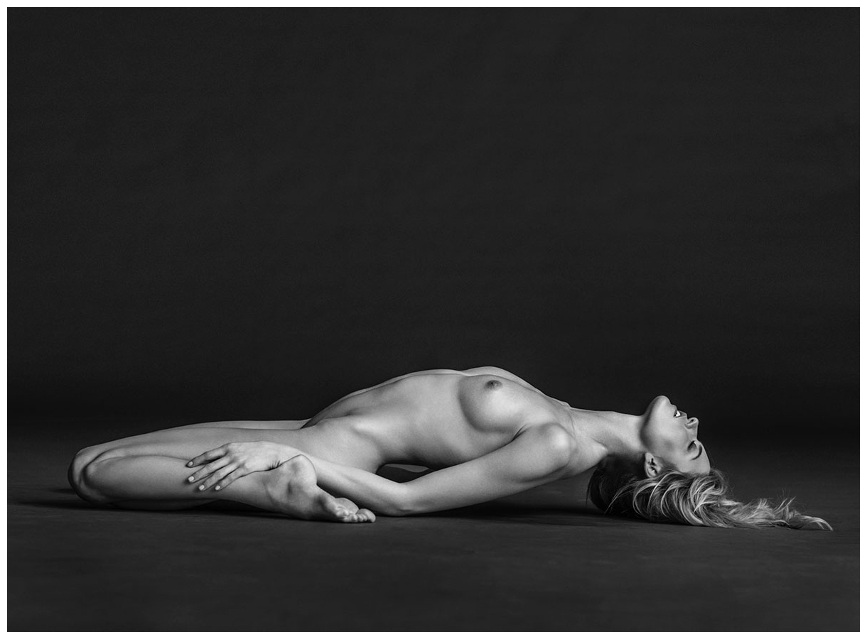 martha-hunt-nude-reclined-2014-photo-russell-james.jpg