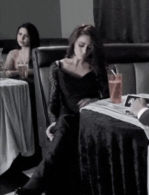 66546481_upskirt_al_rist.gif