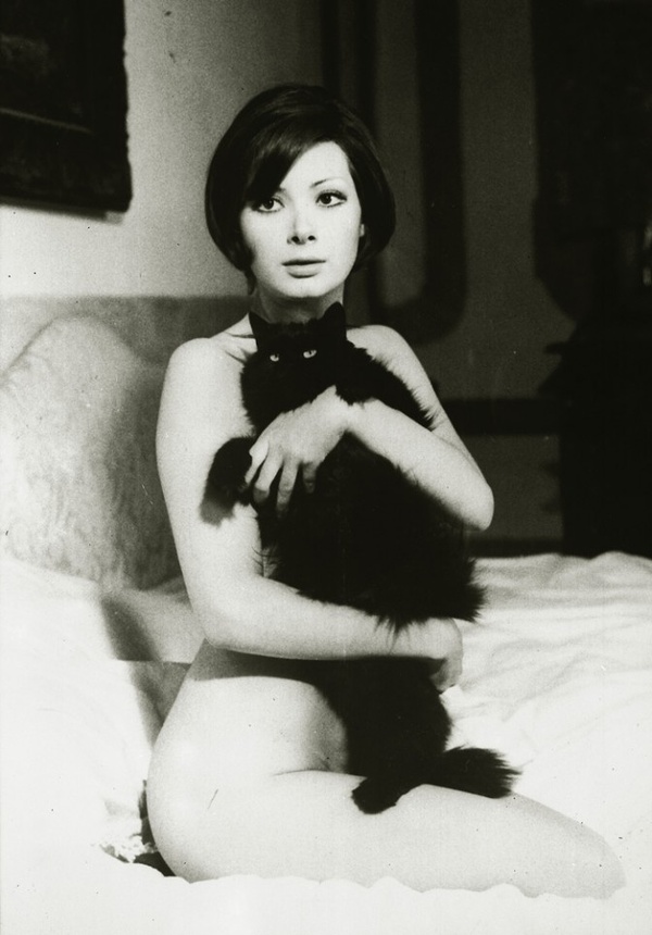 600full-edwige-fenech.jpg