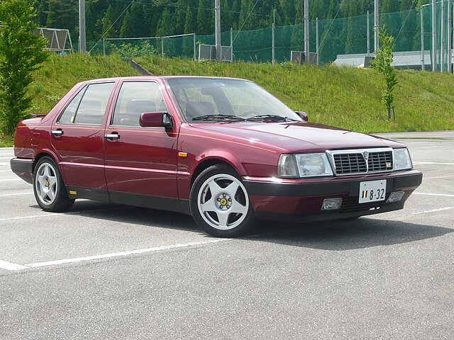 640px-Lancia_Thema_8%EF%BD%A532.jpg