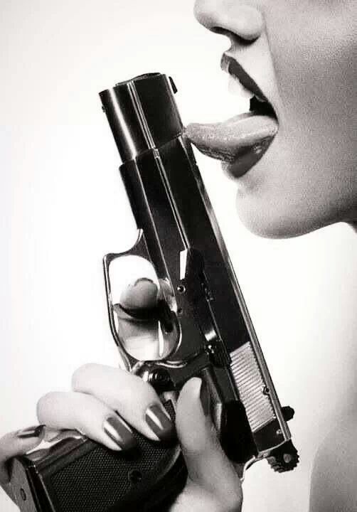 9508f52087bef90c74eb4fe34998e2b5--guns-girls-pistol.jpg