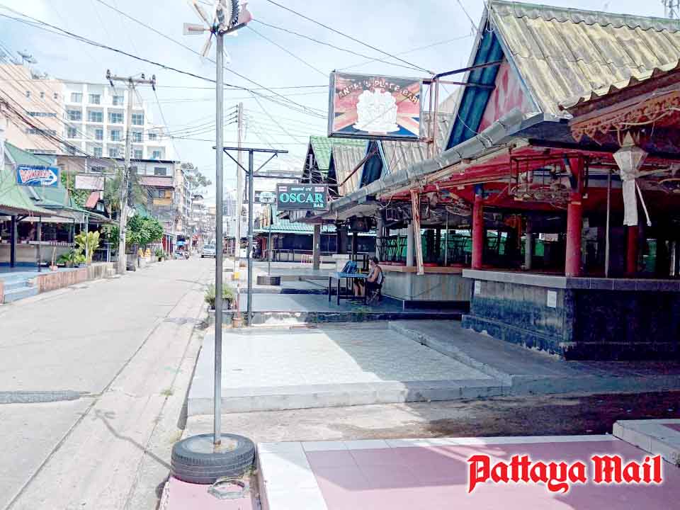 Pattaya-News-1-Sep-06-01-Pattaya-Soi-7-bars-close-permanently-pic-2.jpg