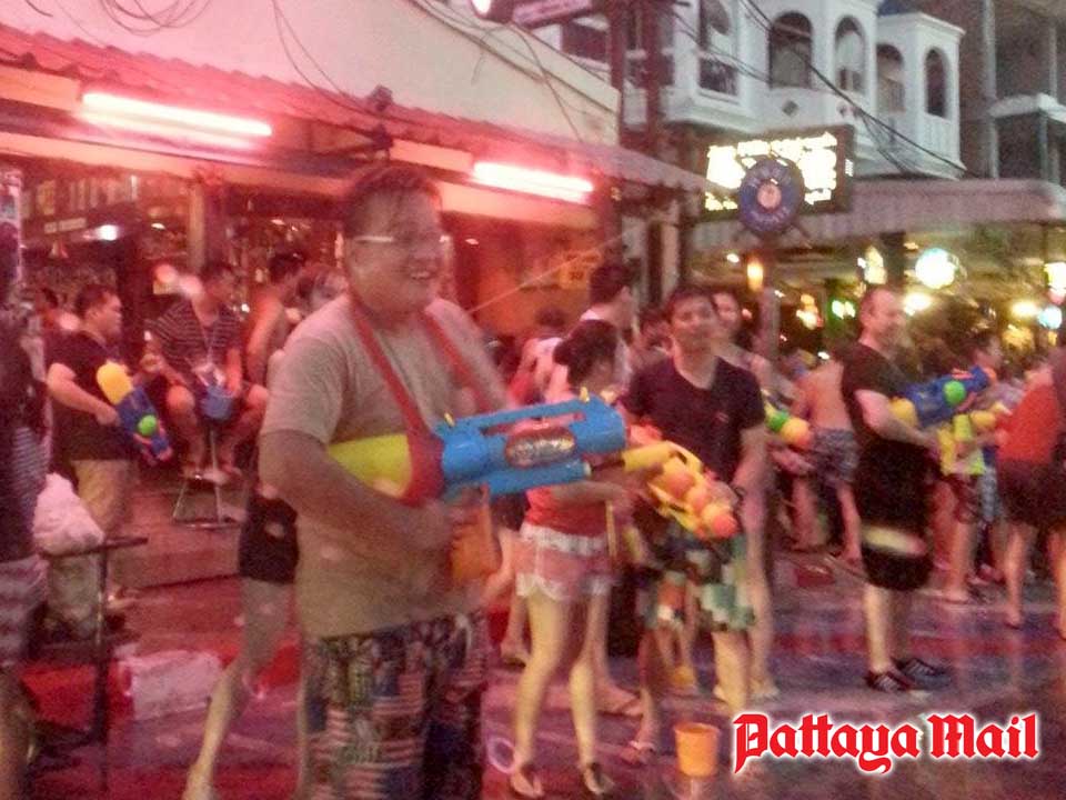 Pattaya-News-1-Sep-06-01-Pattaya-Soi-7-bars-close-permanently-pic-3.jpg