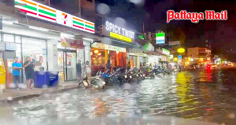 Pattaya-News-2-Pattaya-flooded-after-brief-rainfall-pic-2.jpg